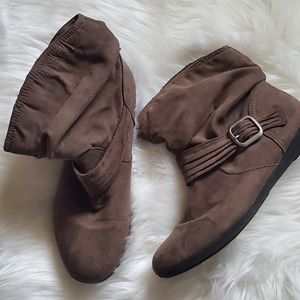 Arizona Jean co  ankle boots